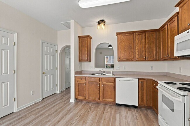 Building Photo - Charming 2-Bed Townhome in Hardison Hills