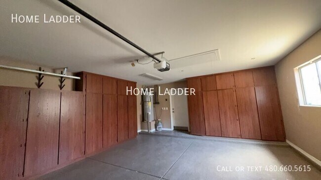 Building Photo - 25598 W Globe Ave