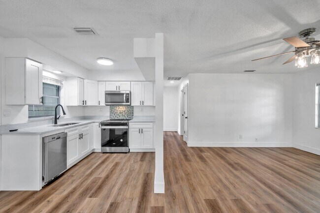 Building Photo - BEAUTIFULLY RENOVATED 2 BEDROOM, 1 BATH HO...
