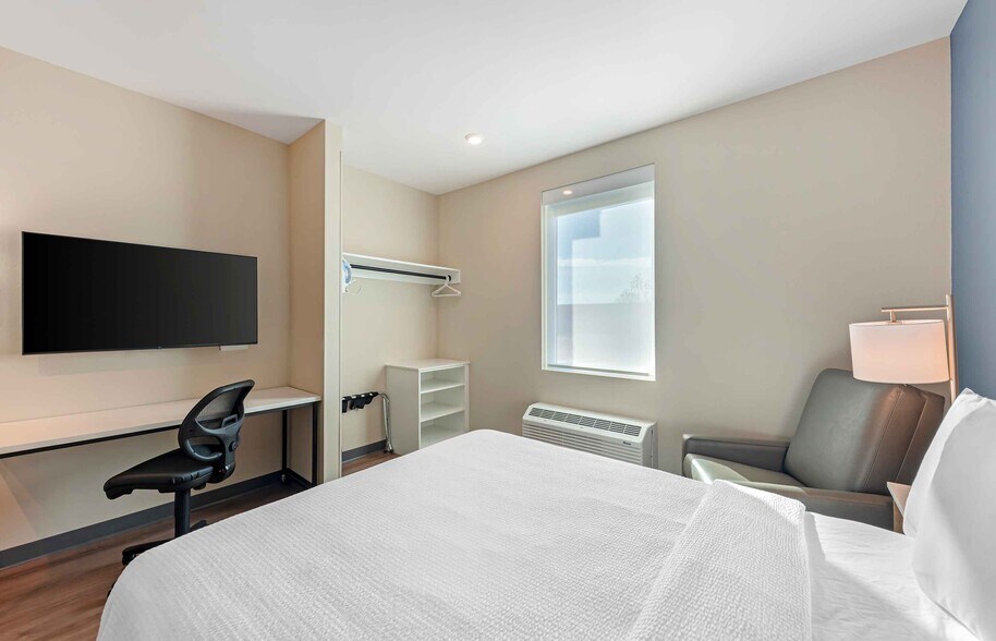 Building Photo - Furnished Studio-Temple