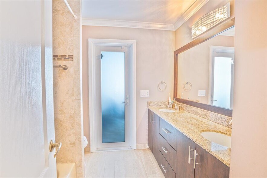 Building Photo - 6429 NW 50th St