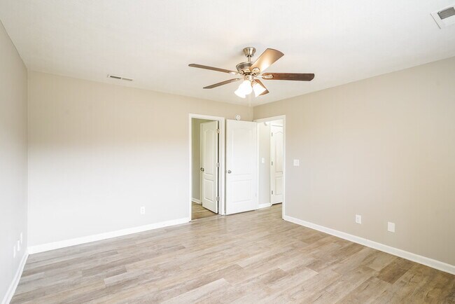 Building Photo - 802 Stewart Valley Dr