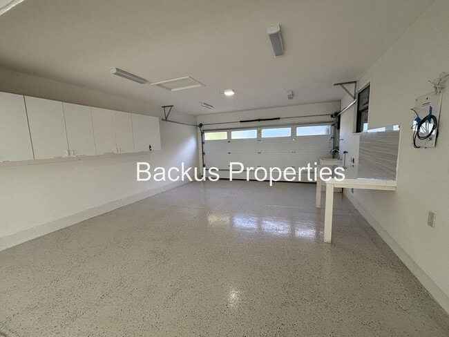 Building Photo - Wonderful Home in South Salinas