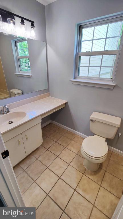 Building Photo - 151 Steeplechase Ct