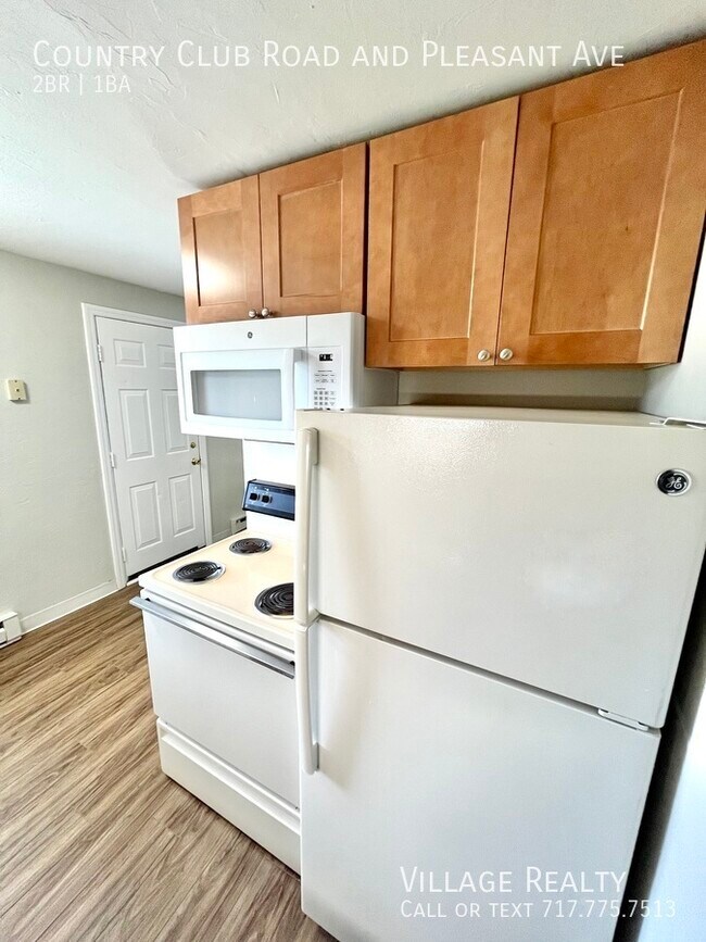 Building Photo - 615 Country Club Rd