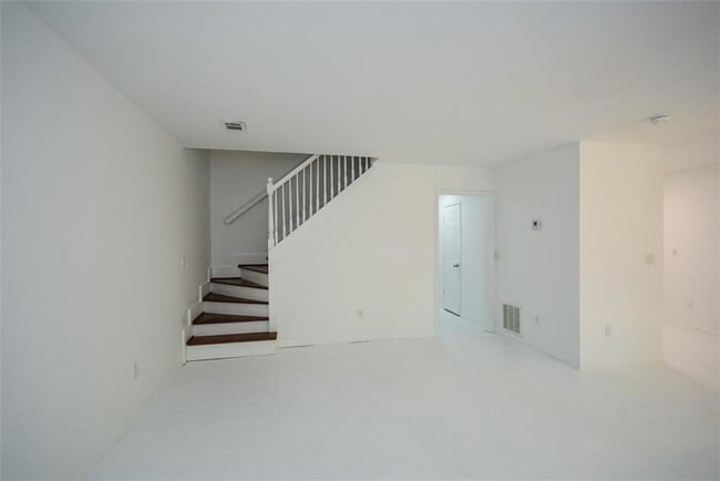 Building Photo - 160 Timber Creek Ln SW