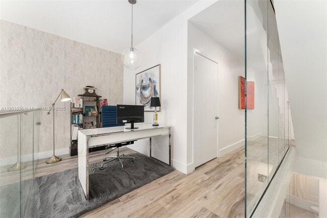 Building Photo - 455 NE 39th St