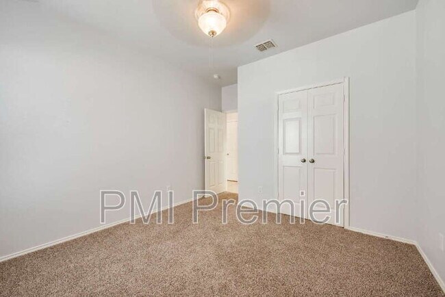 Building Photo - 4005 Ringdove Way