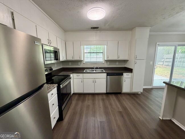 Building Photo - 5663 St Thomas Dr