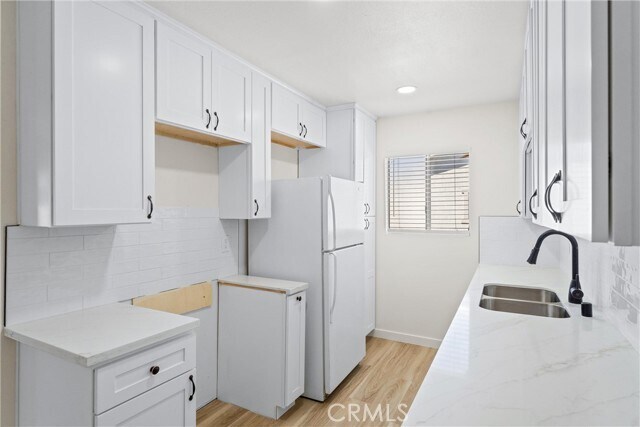 Building Photo - 1382 Vía Santiago