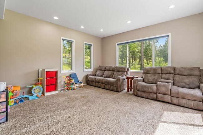 Building Photo - Private Country Living on 20 Acres in Somers