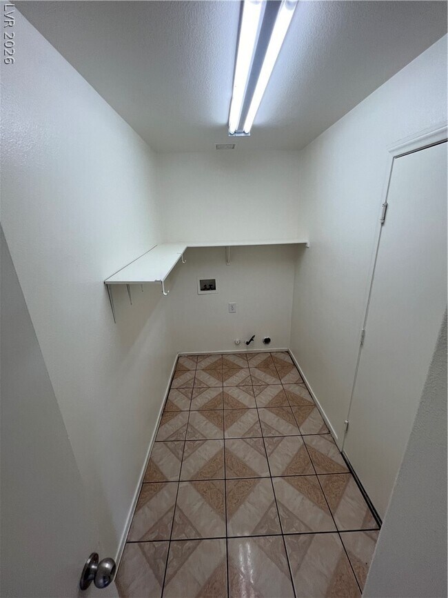 Building Photo - 825 Hyattsville St