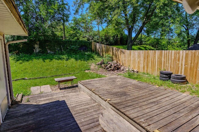 Building Photo - 3302 Longlois Dr