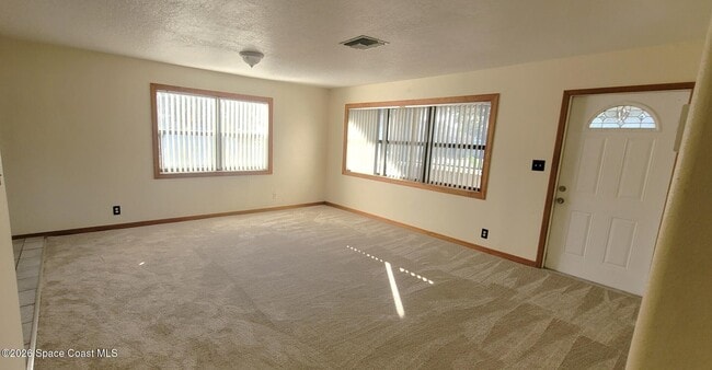 Building Photo - 1048 Hazelwood Dr