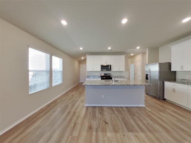 Building Photo - 5104 Saddle Clb Dr