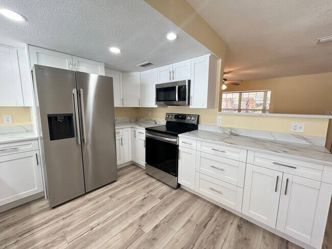 Building Photo - Remodeled 3 bedroom 2 bath Home in NE St Pete