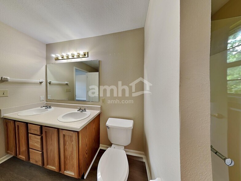 Building Photo - 12693 Glengary Dr