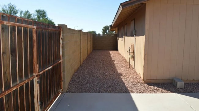 Building Photo - 14401 N 52nd Ln