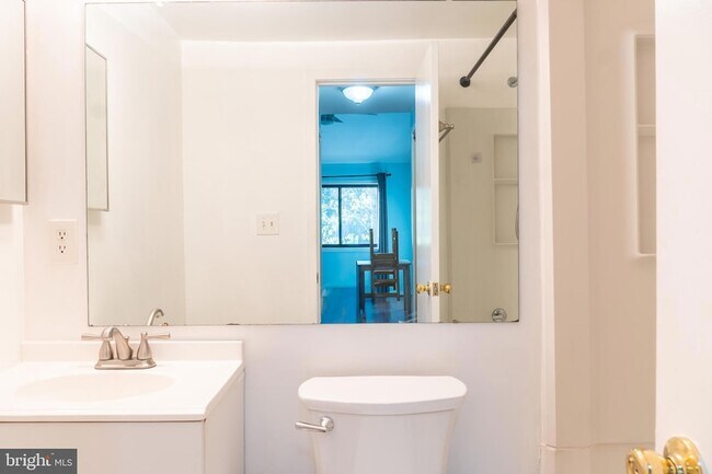 Building Photo - 9804 Hellingly Pl