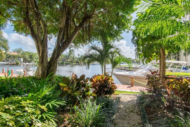 Building Photo - 11 Royal Palm Way
