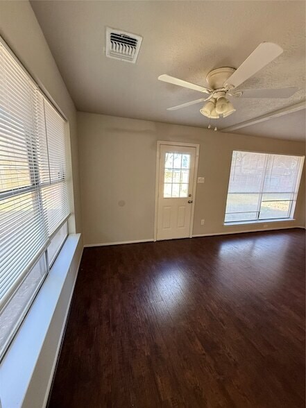 Building Photo - 5026 Tealgate Dr