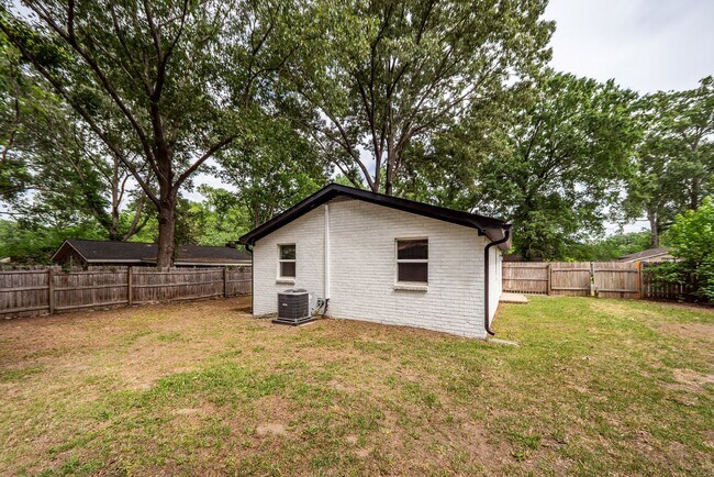 Building Photo - 3 Bedroom, 1 Bathroom Home in Willowbrook - Goose Creek