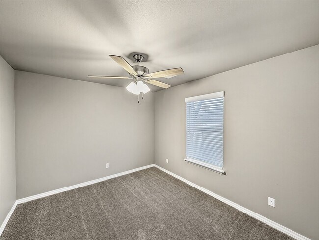 Building Photo - 195 E 2nd St