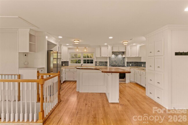 Building Photo - 118 Revere Dr