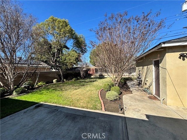 Building Photo - 661 W Lochleven St