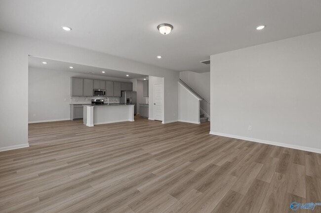 Building Photo - 7202 Fox Gln Cir SE