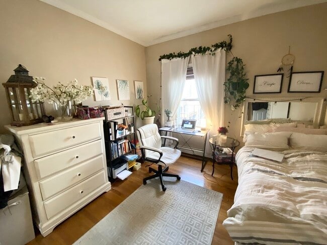 Building Photo - 174 Bolton St