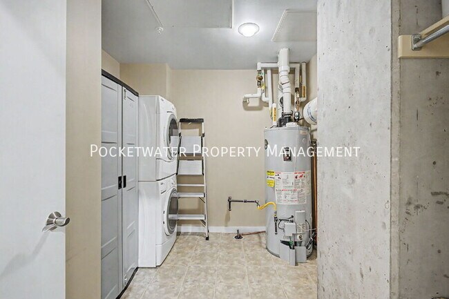 Building Photo - 3601 Arapahoe Ave
