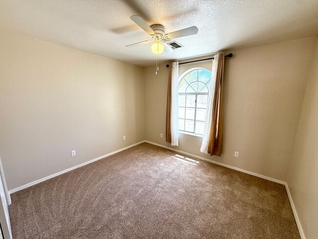 Building Photo - Charming 2 Bed, 2 Bath Home with Open Floo...