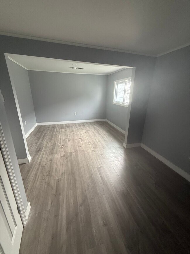 Building Photo - 171-173  Dundaff Street