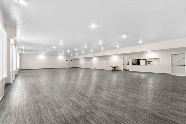 Building Photo - 2060 N Center St