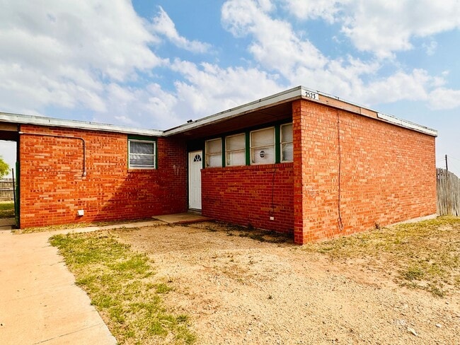 Primary Photo - 2523 Dow Dr