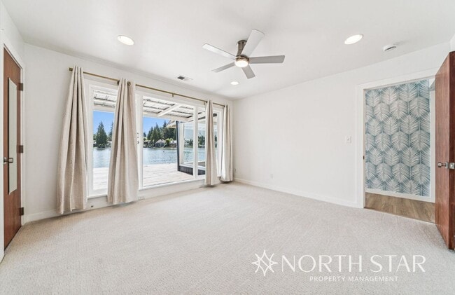 Building Photo - Newly renovated stunning lakefront home.