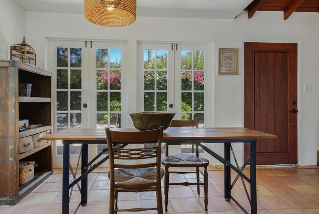 Building Photo - 439 E Sonora Rd