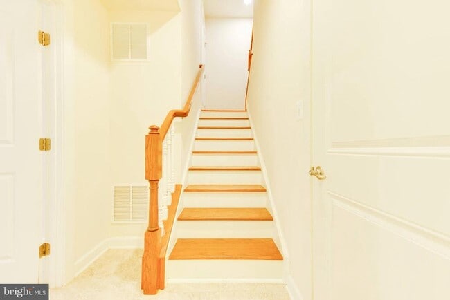 Building Photo - 5255 Stream Bank Ln