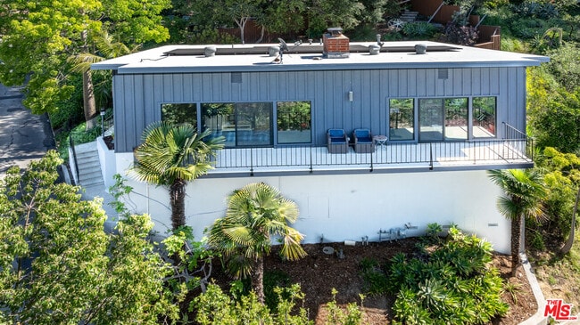 Building Photo - 1860 Lucile Ave