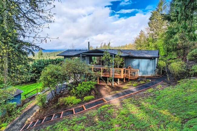 Building Photo - Single Family Home in West Linn with a Won...