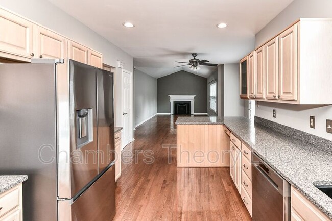 Building Photo - 6033 Woodlake Ln