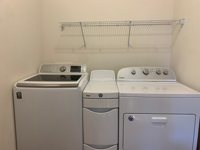 Building Photo - 238 Wind Stone Dr