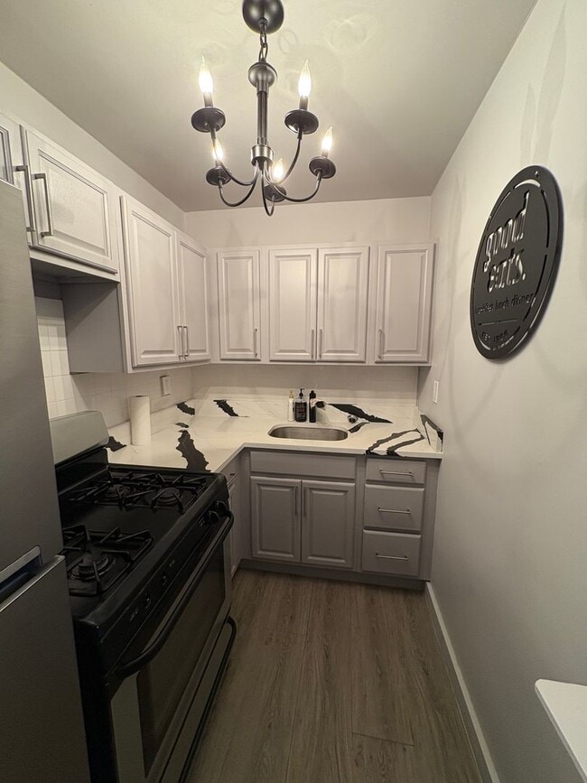 Building Photo - 787-793 McLean