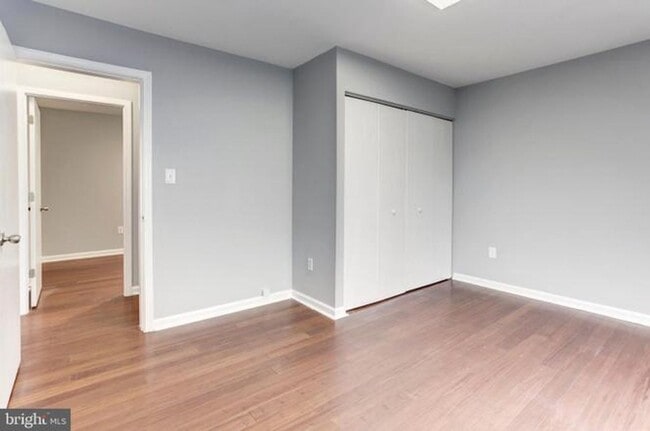 Building Photo - Spacious single family home with full basement