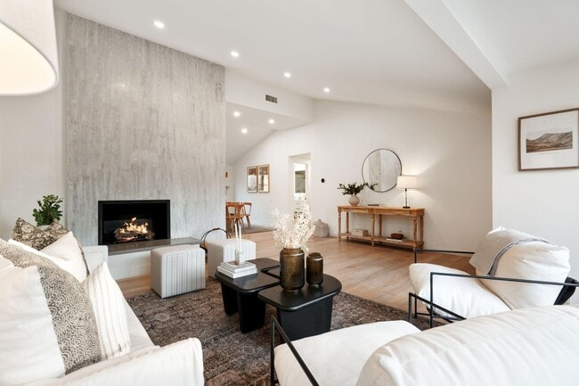 Building Photo - 340 Woodley Ct