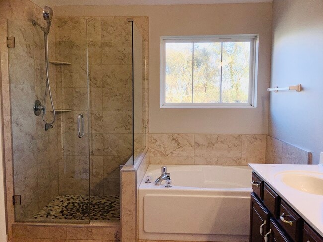 Building Photo - 75 Woodview Dr
