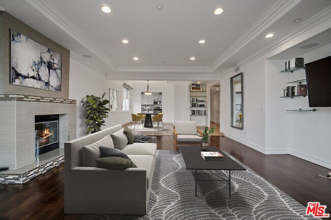 Building Photo - 11952 Montana Ave