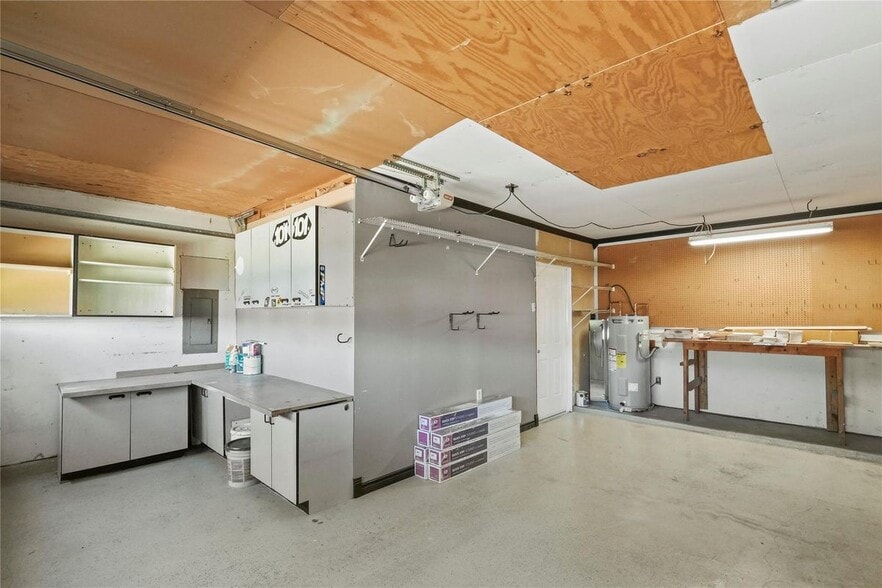 Building Photo - 1637 Dell Oak Dr