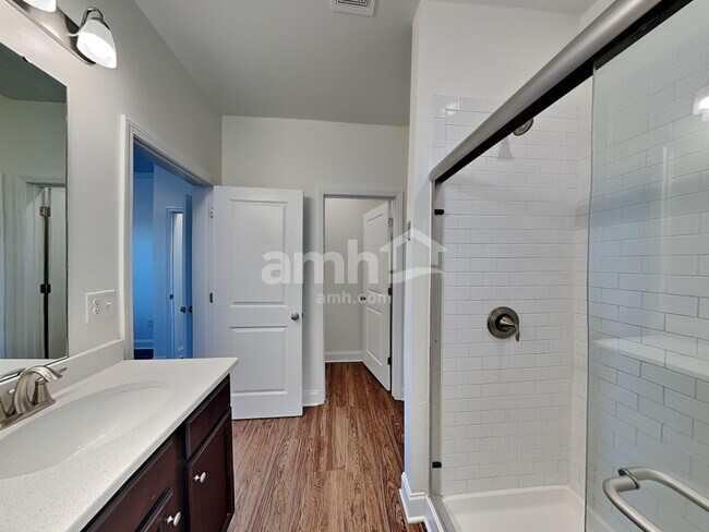 Building Photo - 106 Larragan Dr